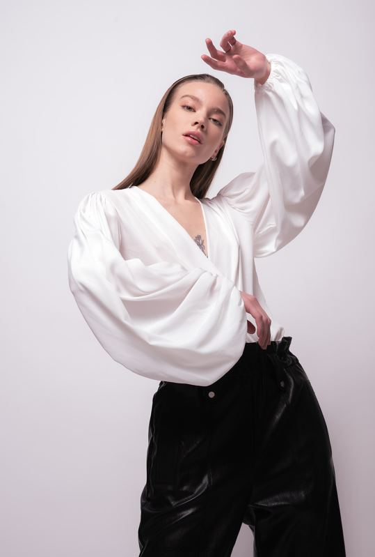 bluze | Body cu înfășurare în față din amestec de mătase Pinko nor alb B0D08299